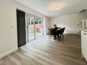 Kitchen Diner- click for photo gallery